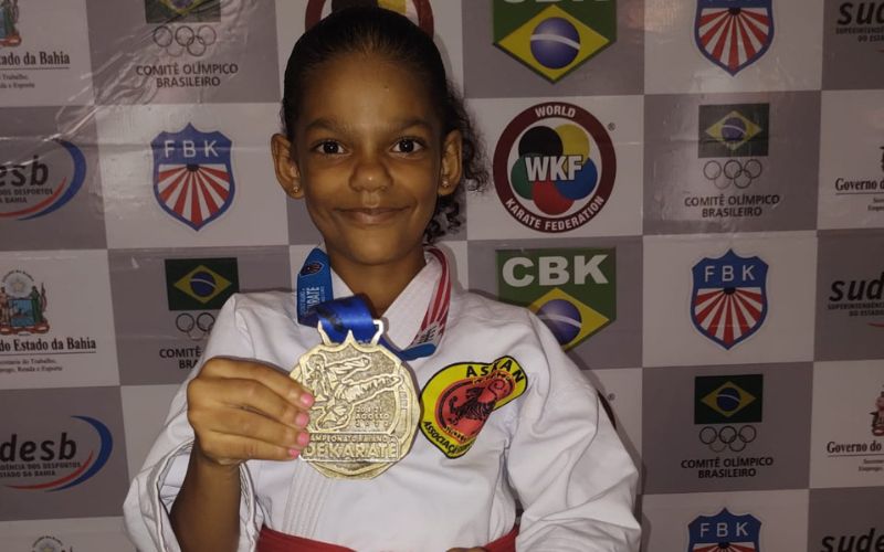 Karateca brumadense conquista medalha de ouro em campeonato