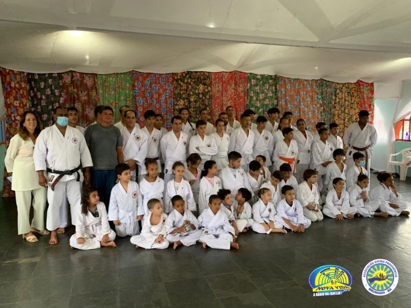 Aula de aperfeiçoamento técnico de kihon kata, Kumite e Pré-Exame de Faixa, acontece em Brumado