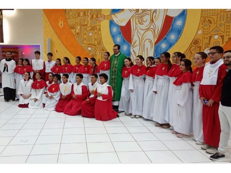 Área pastoral Santa Rita de Cássia institui 19 coroinhas em celebração marcante na cidade de Brumado
